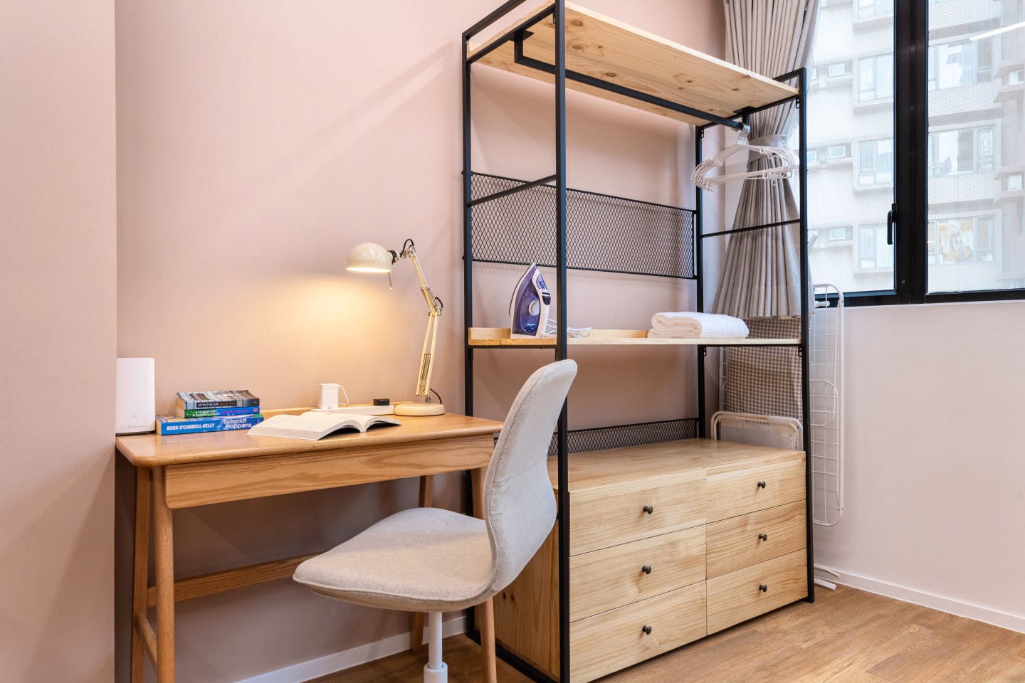  Medium Studio Apartment  -  Mid-Century Modern Coliving Oasis in Historic Tai Ping Shan Apartment  - Gallery -  5