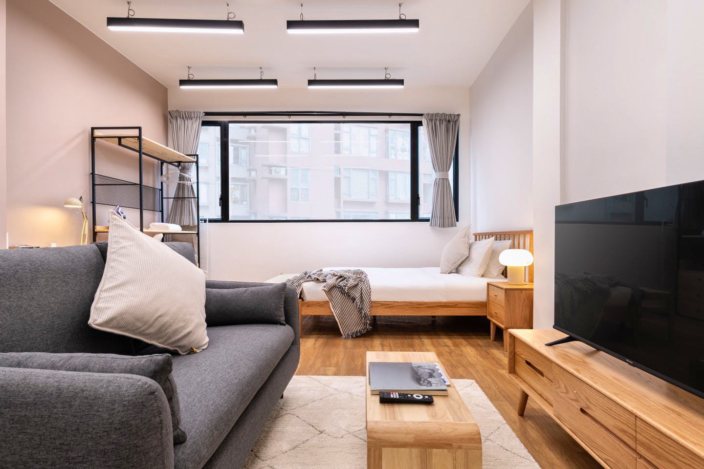  Medium Studio Apartment  -  Mid-Century Modern Coliving Oasis in Historic Tai Ping Shan Apartment  - Gallery -  4