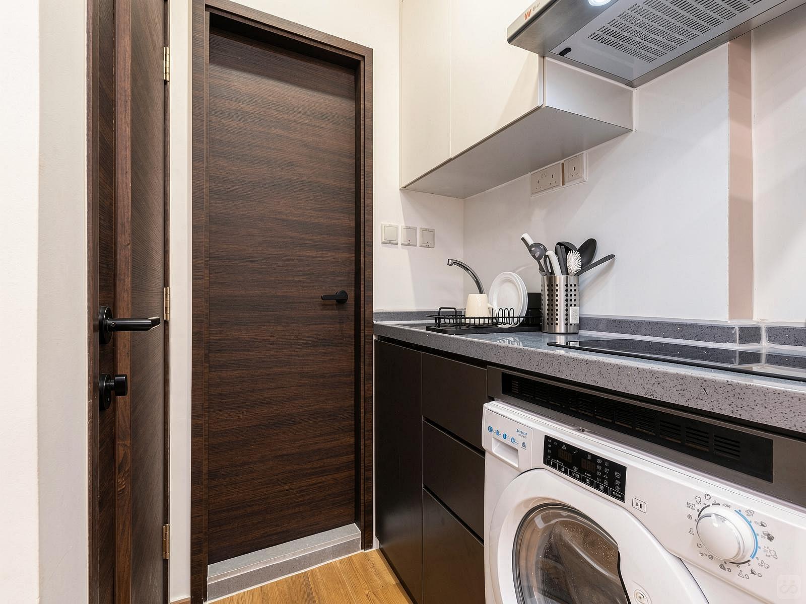  Medium Studio Apartment  -  Mid-Century Modern Coliving Oasis in Historic Tai Ping Shan Apartment  - Gallery -  53