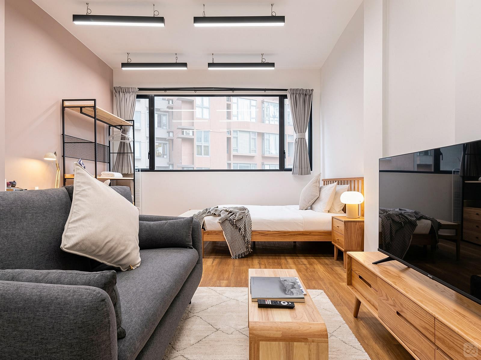  Medium Studio Apartment  -  Mid-Century Modern Coliving Oasis in Historic Tai Ping Shan Apartment  - Gallery -  49