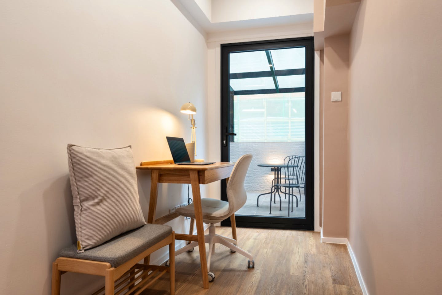  Extra Large Studio Apartment With Private Balcony  -  Mid-Century Modern Coliving Oasis in Historic Tai Ping Shan Apartment  - Gallery -  7