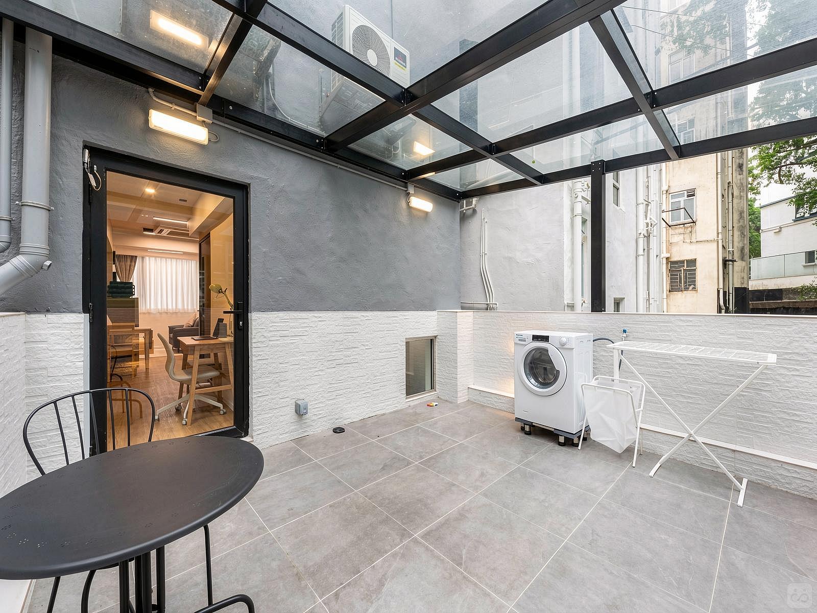  Extra Large Studio Apartment With Private Balcony  -  Mid-Century Modern Coliving Oasis in Historic Tai Ping Shan Apartment  - Gallery -  54
