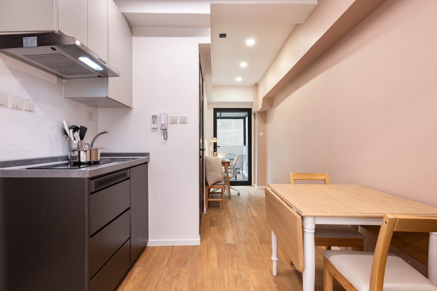  Extra Large Studio Apartment With Private Balcony  -  Mid-Century Modern Coliving Oasis in Historic Tai Ping Shan Apartment  - Gallery -  15