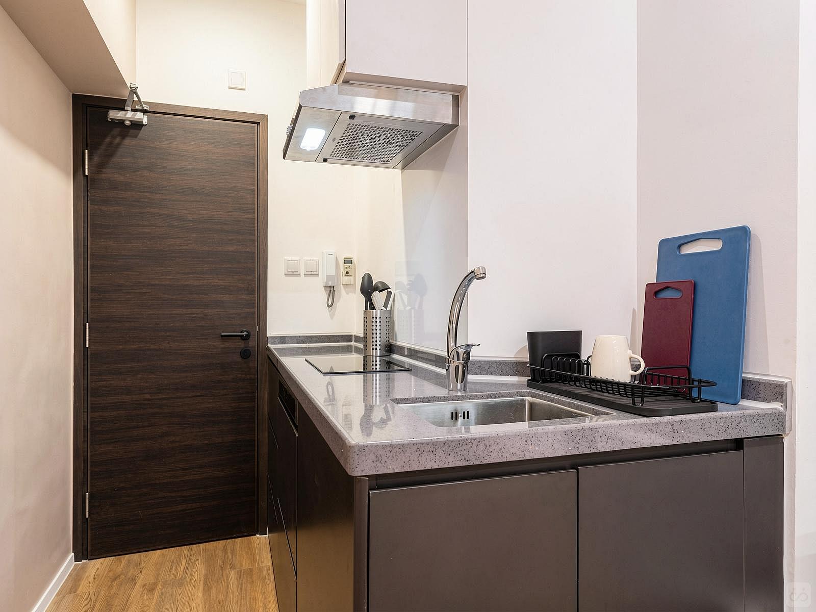  Regular Studio Apartment  -  Mid-Century Modern Coliving Oasis in Historic Tai Ping Shan Apartment  - Gallery -  77
