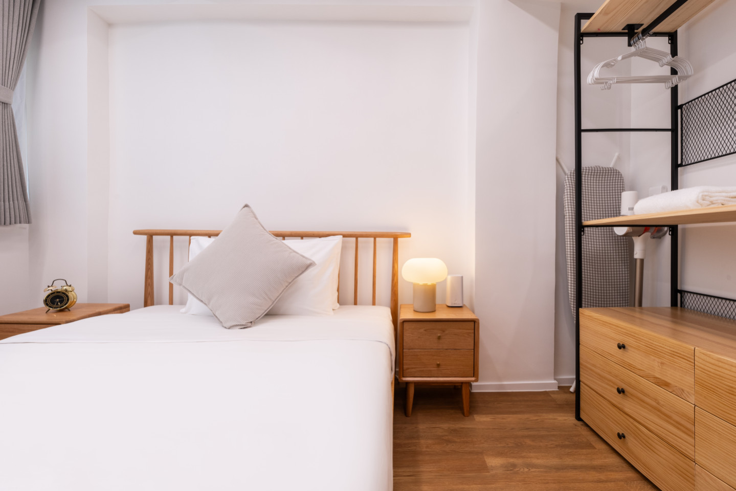  Regular Studio Apartment  -  Mid-Century Modern Coliving Oasis in Historic Tai Ping Shan Apartment  - Gallery -  16