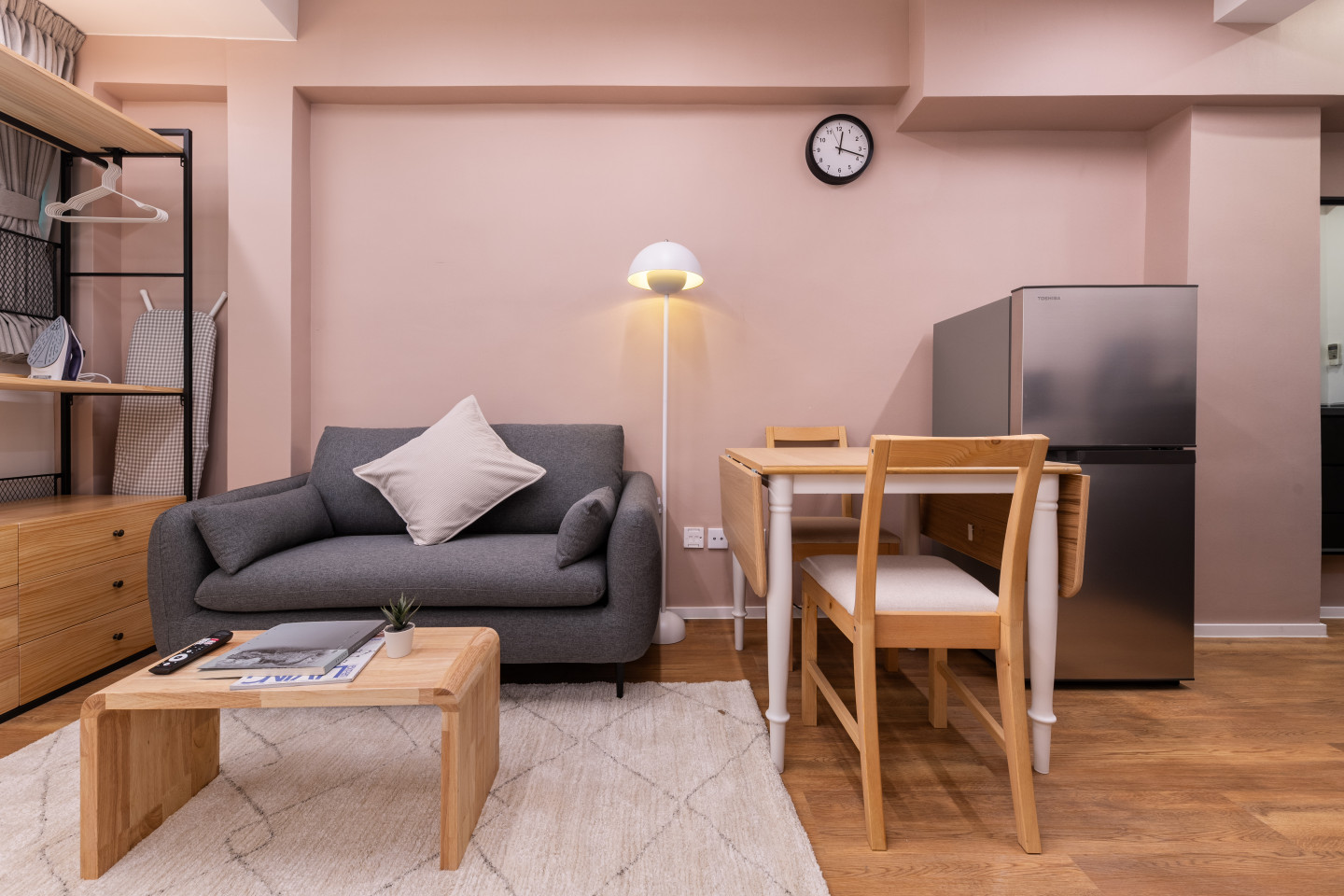  Regular Studio Apartment  -  Mid-Century Modern Coliving Oasis in Historic Tai Ping Shan Apartment  - Gallery -  26