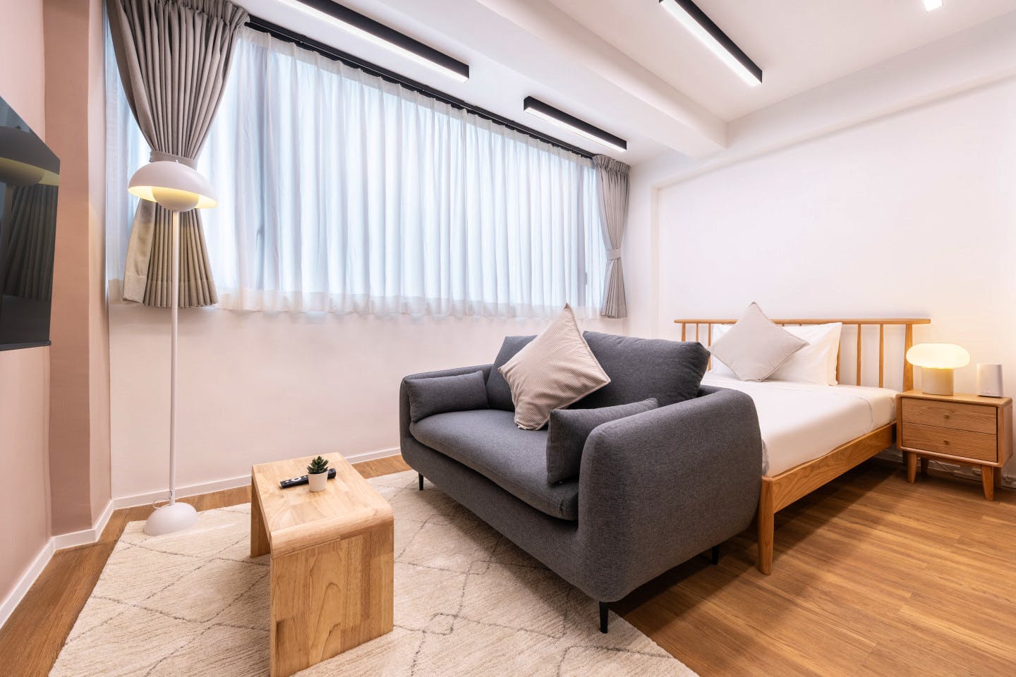  Regular Studio Apartment  -  Mid-Century Modern Coliving Oasis in Historic Tai Ping Shan Apartment  - Gallery -  2