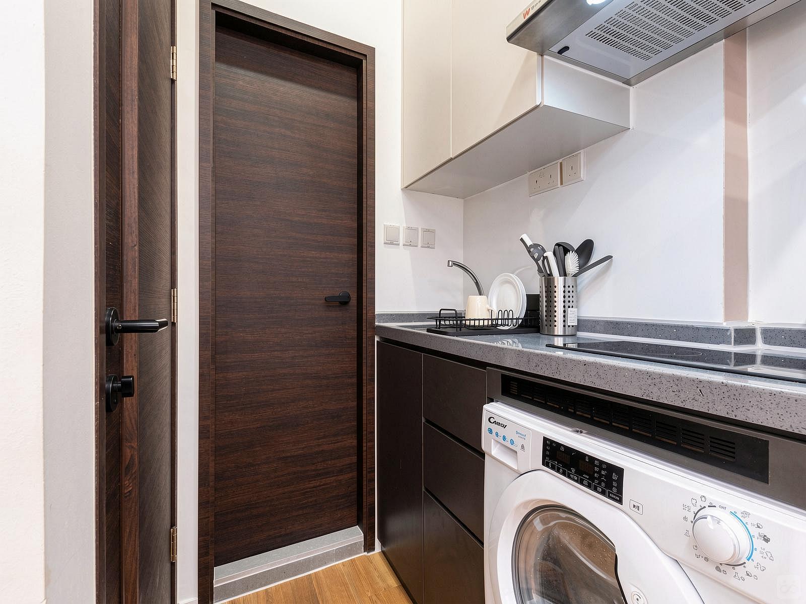  Large Studio Apartment  -  Mid-Century Modern Coliving Oasis in Historic Tai Ping Shan Apartment  - Gallery -  59