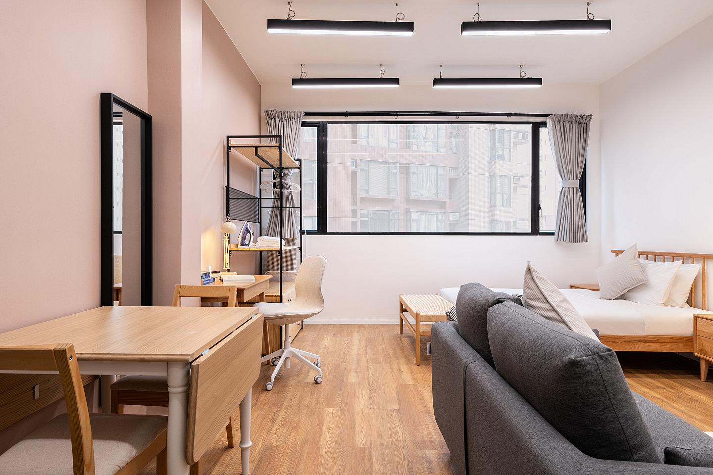  Large Studio Apartment  -  Mid-Century Modern Coliving Oasis in Historic Tai Ping Shan Apartment  - Gallery -  41
