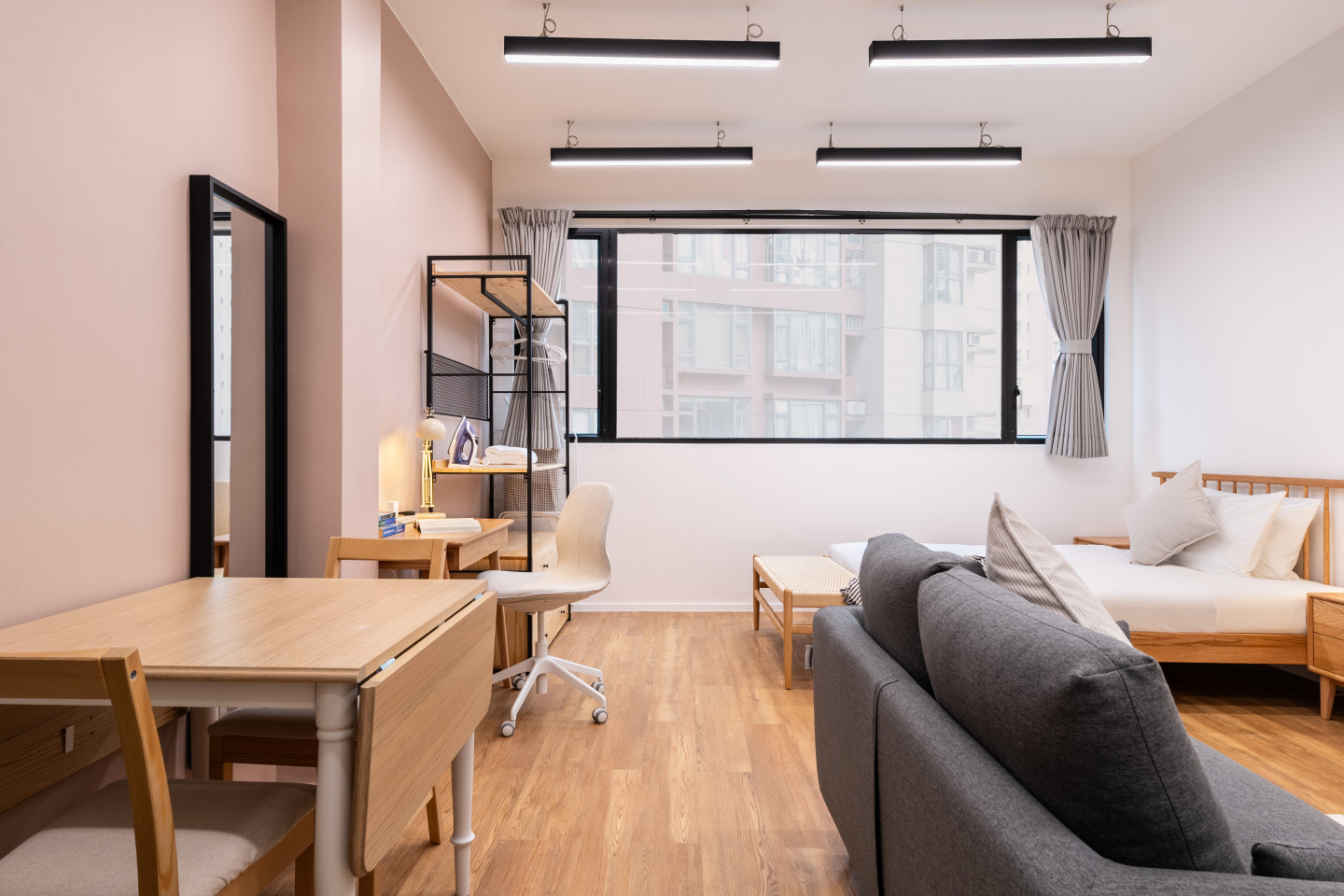  Large Studio Apartment  -  Mid-Century Modern Coliving Oasis in Historic Tai Ping Shan Apartment  - Gallery -  11