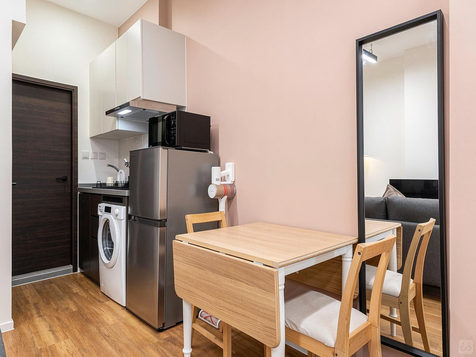  Large Studio Apartment  -  Mid-Century Modern Coliving Oasis in Historic Tai Ping Shan Apartment  - Gallery -  57