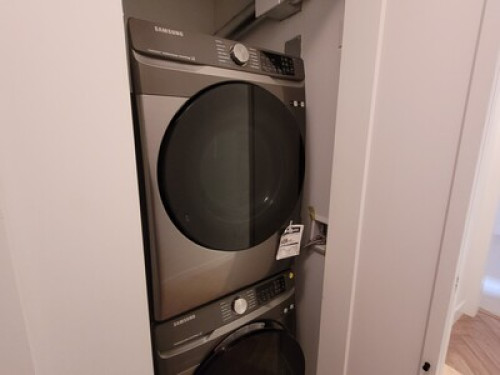 homestay-in-new-condo-with-gym-surrey-92359727420250220053007AM