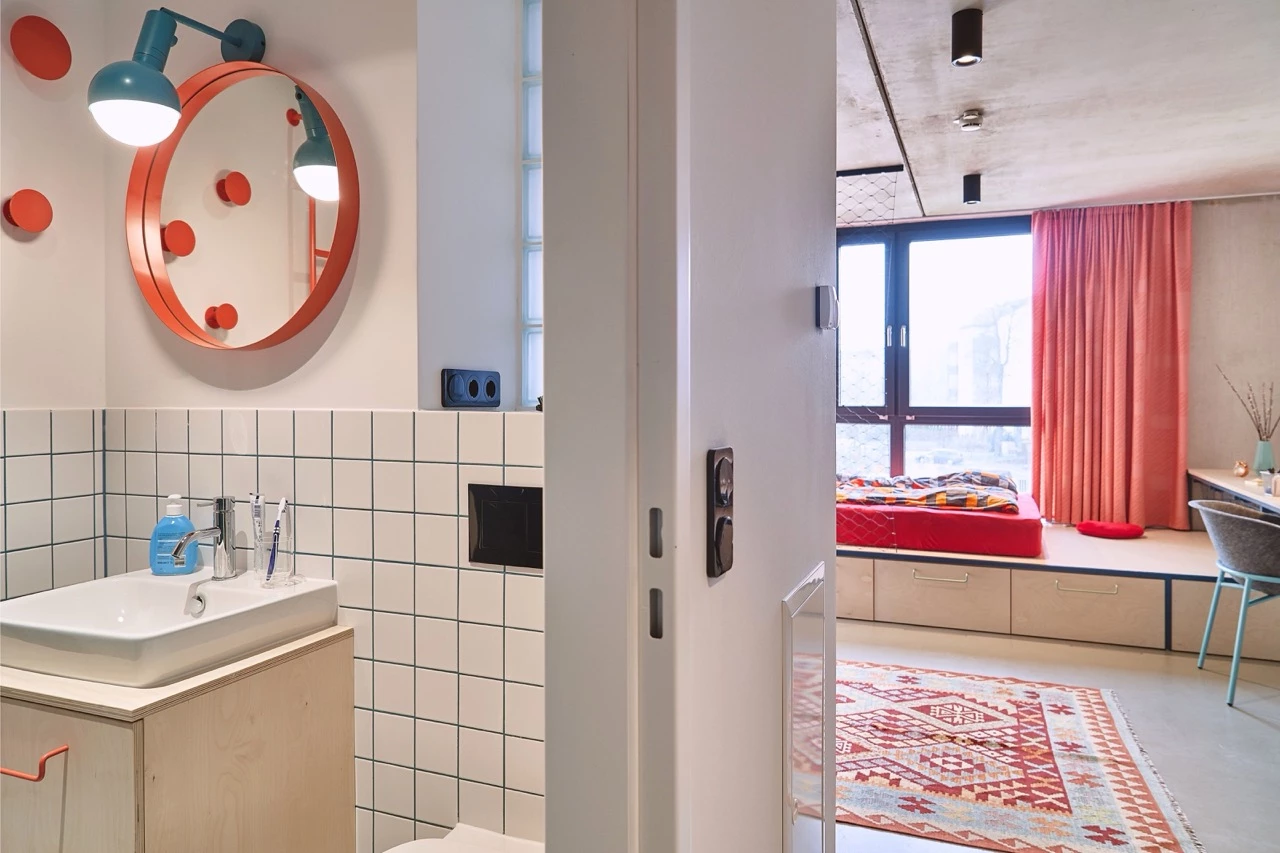 Studio Shared Kitchen - 8