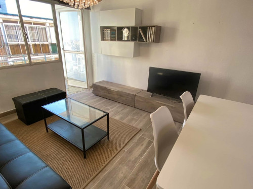 Apartamento en Calle  Miraflores, Málaga con 80m2