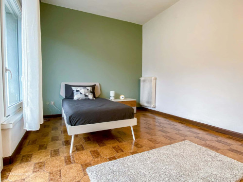 Room in Viale degli Olmi, Trento for 116 m² with 4 bedrooms