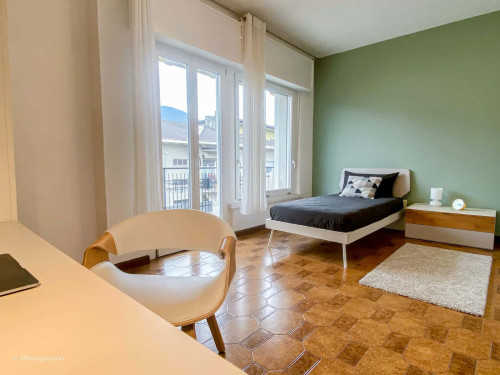 Room in Viale degli Olmi, Trento for 116 m² with 4 bedrooms