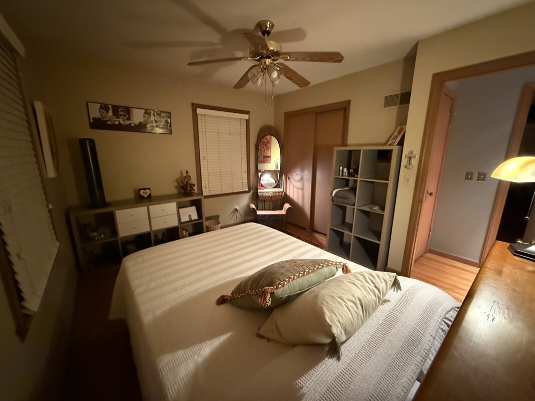 Corner Bedroom (Single Bed) - Zen garden, just off hiway - Gallery - 1