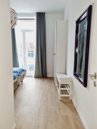 Tempting 1 Bedroom Apartment close to Clemenceau Metro - Gallery - 20