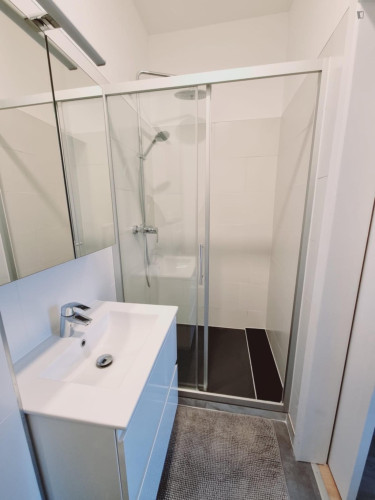 Tempting 1 Bedroom Apartment close to Clemenceau Metro  - Gallery -  5