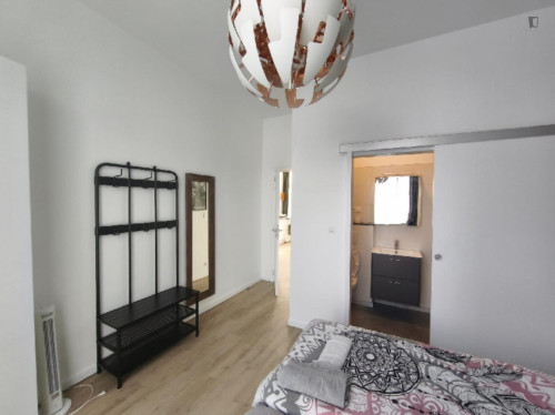 Thrilling 1 Bedroom Apartment close to  Bruxelles-Midi Train Station  - Gallery - 14