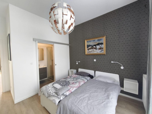 Thrilling 1 Bedroom Apartment close to  Bruxelles-Midi Train Station  - Gallery - 17