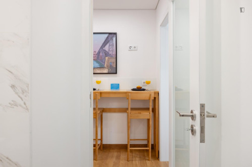 Charming studio close to the Brito Capelo metro station  - Gallery -  5