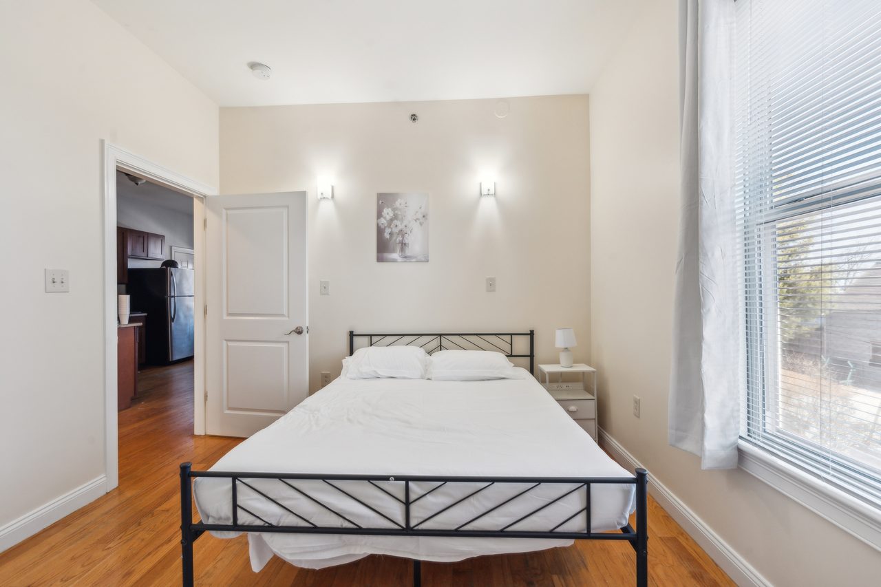 #1832: Mission Hill - Queen Bedroom A - #1832: Mission Hill - Gallery - 10