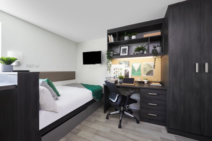  Bronze Studio  -  Collegiate Tower  - Gallery -  1