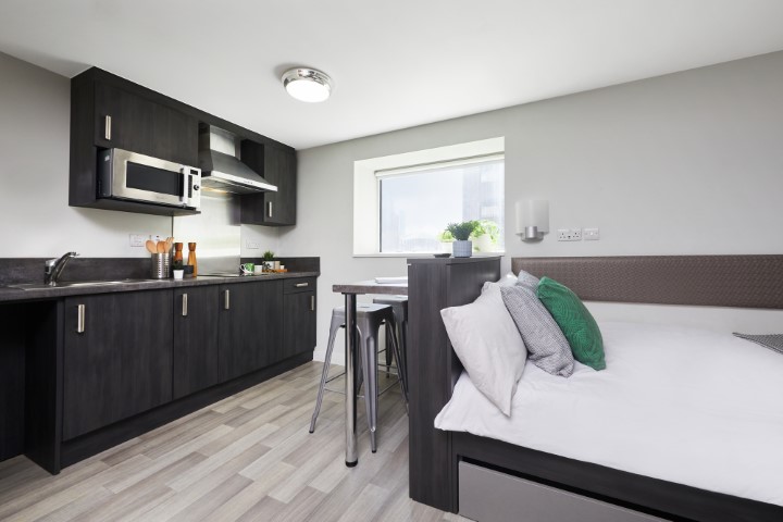 Bronze Studio  -  Collegiate Tower  - Gallery -  3
