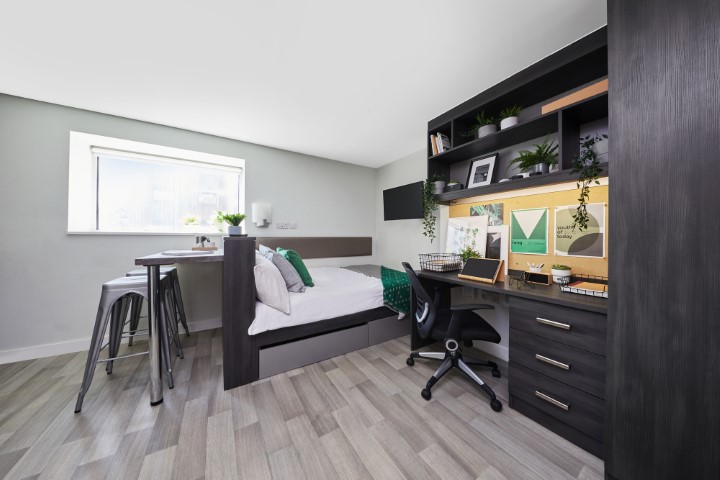 Silver Studio - Collegiate Tower - Gallery - 1