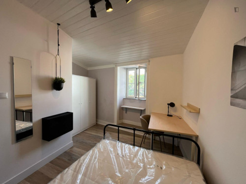 Great Single Bedroom Near ISLA