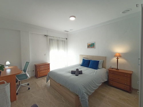 Big double bedroom close to El Palmeral park
