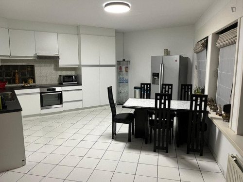 Sublime 3 Bedroom House close to Forest-Est / Vorst-Oost Train Station - Gallery - 28