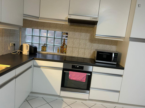 Sublime 3 Bedroom House close to Forest-Est / Vorst-Oost Train Station - Gallery - 11