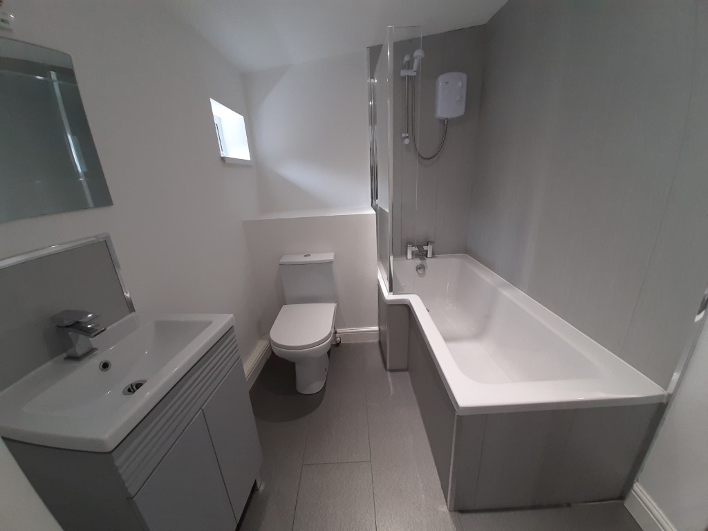  3 Bedrooms - 1 Shared Bathroom  -  62 Haddon Street  - Gallery -  2