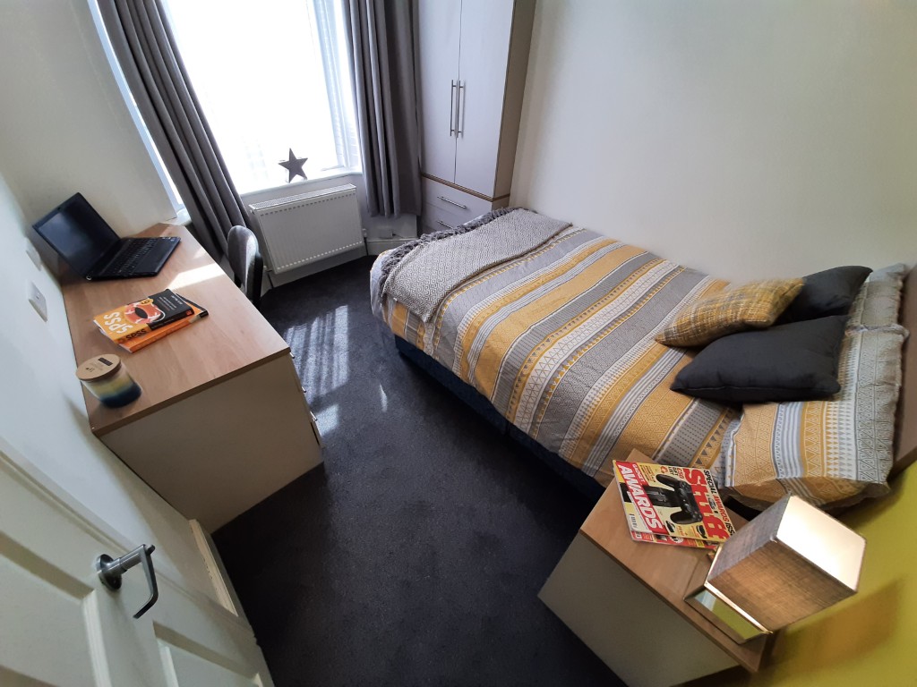  3 Bedrooms - 1 Shared Bathroom  -  62 Haddon Street  - Gallery -  3