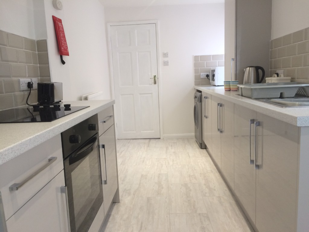  3 Bedrooms - 1 Shared Bathroom  -  49 Kildare Street  - Gallery -  3