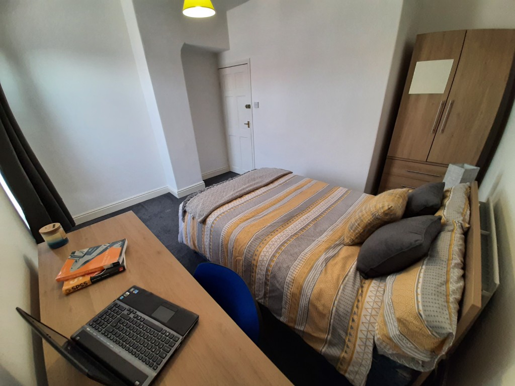 3 Bedrooms - 1 Shared Bathroom - 49 Kildare Street - Gallery - 2