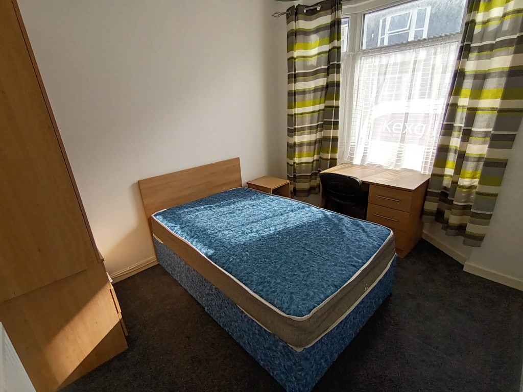 3 Bedrooms - 1 Shared Bathroom - 49 Kildare Street - Gallery - 4
