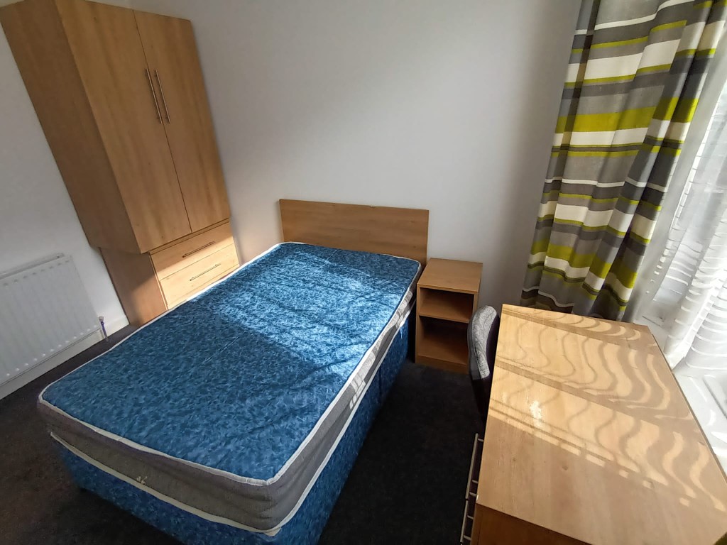  3 Bedrooms - 1 Shared Bathroom  -  49 Kildare Street  - Gallery -  1