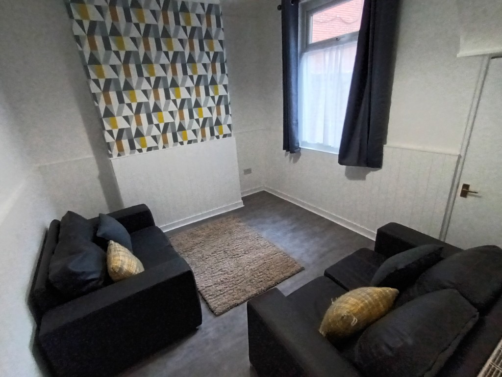 3 Bedrooms - 1 Shared Bathroom - 11 Pelham Street - Gallery - 6