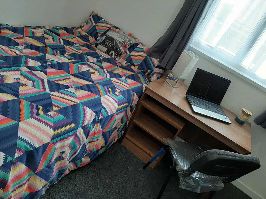  4 Bedrooms - 1 Shared Bathroom  -  31 Clarendon Road  - Gallery -  8