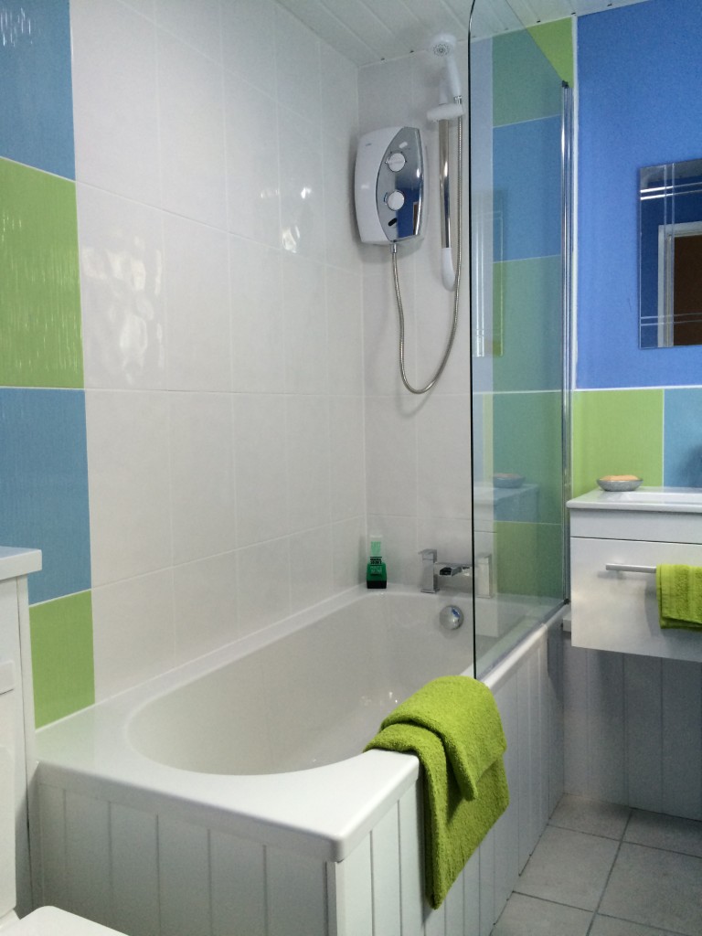  4 Bedrooms - 1 Shared Bathroom  -  31 Clarendon Road  - Gallery -  11