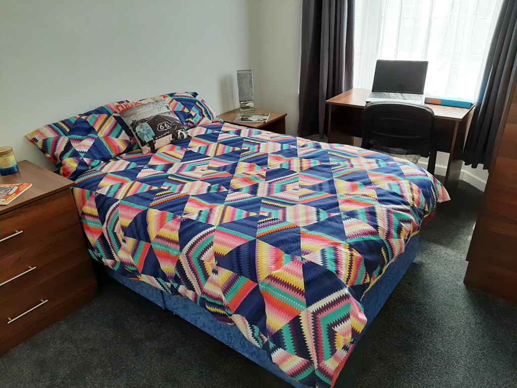  4 Bedrooms - 1 Shared Bathroom  -  31 Clarendon Road  - Gallery -  1