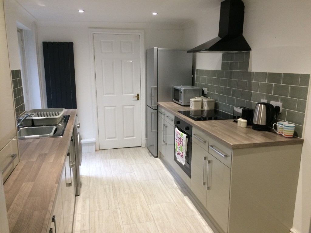  4 Bedrooms - 1 Shared Bathroom  -  29 Garnet Street  - Gallery -  3