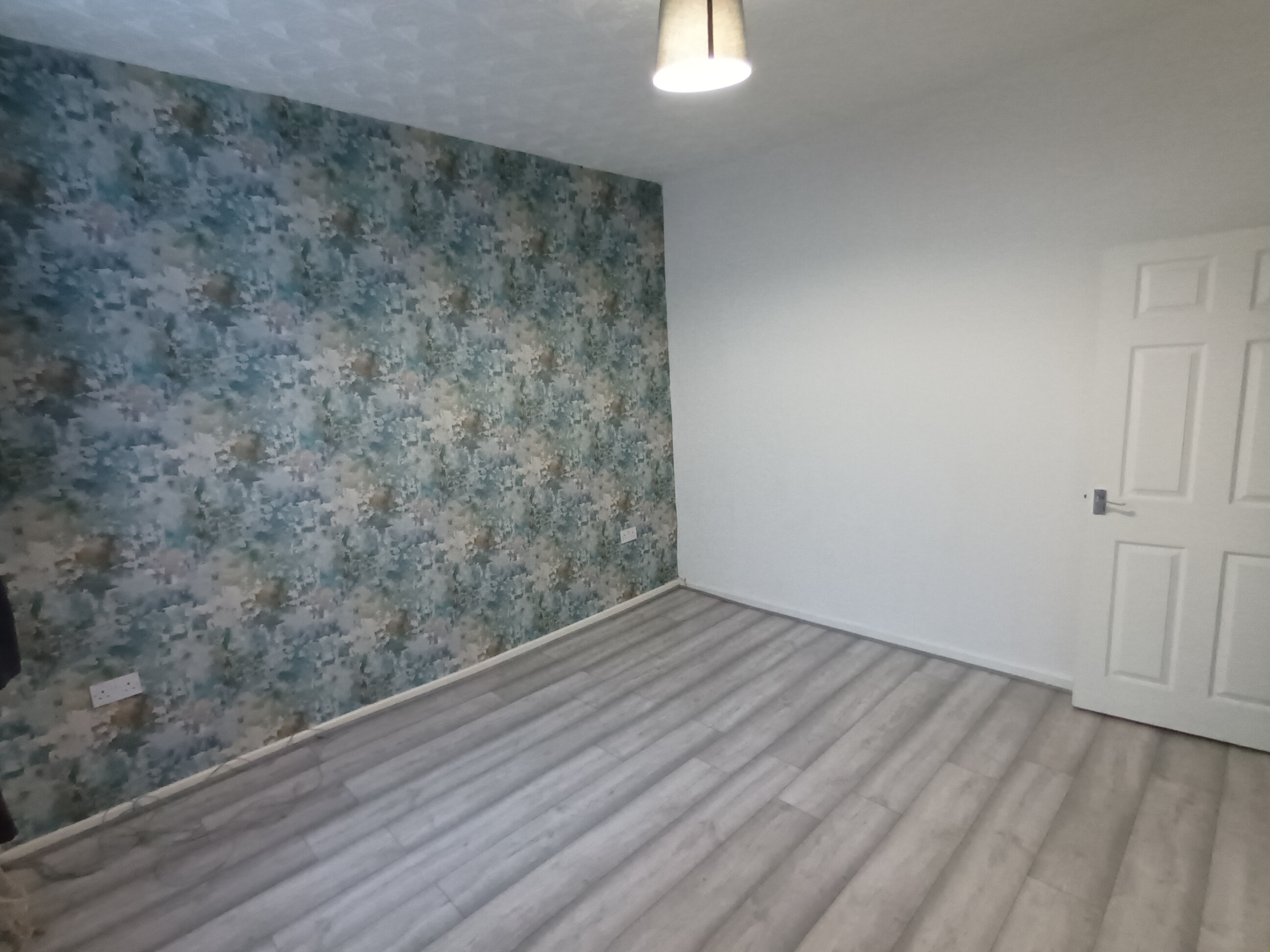  4 Bedrooms - 1 Shared Bathroom  -  76 Glebe Road  - Gallery -  16