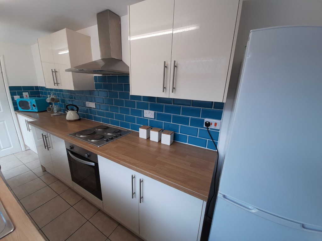  4 Bedrooms - 1 Shared Bathroom  -  25 Percy Street  - Gallery -  10