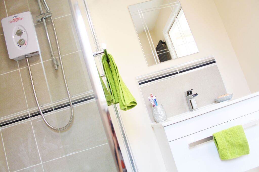  4 Bedrooms - 1 Shared Bathroom  -  25 Percy Street  - Gallery -  5