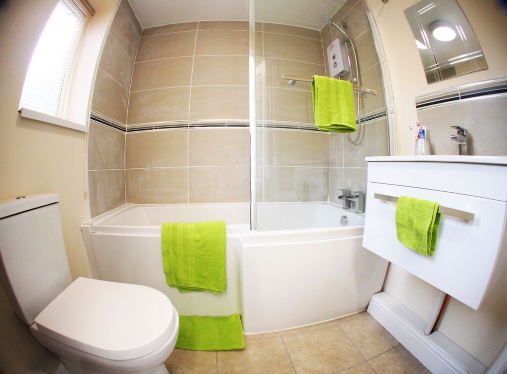  4 Bedrooms - 1 Shared Bathroom  -  25 Percy Street  - Gallery -  7