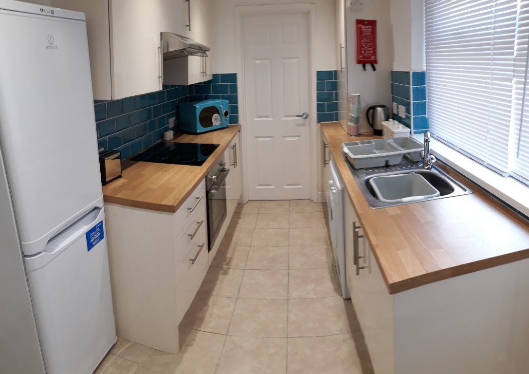  4 Bedrooms - 1 Shared Bathroom  -  42 Princes Road  - Gallery -  4